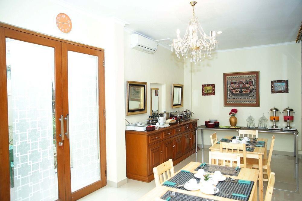 Arimbi Pejaten Suites Jakarta Ngoại thất bức ảnh