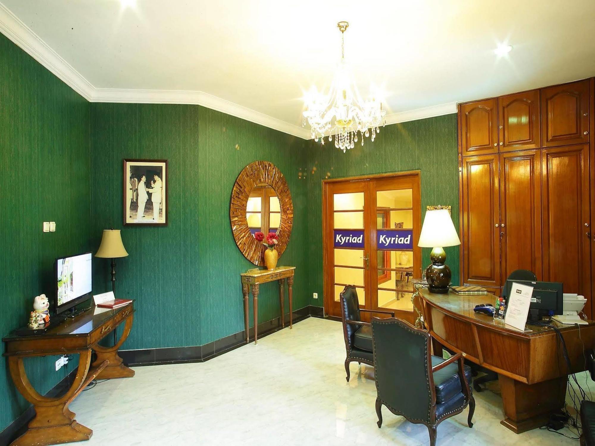 Arimbi Pejaten Suites Jakarta Ngoại thất bức ảnh