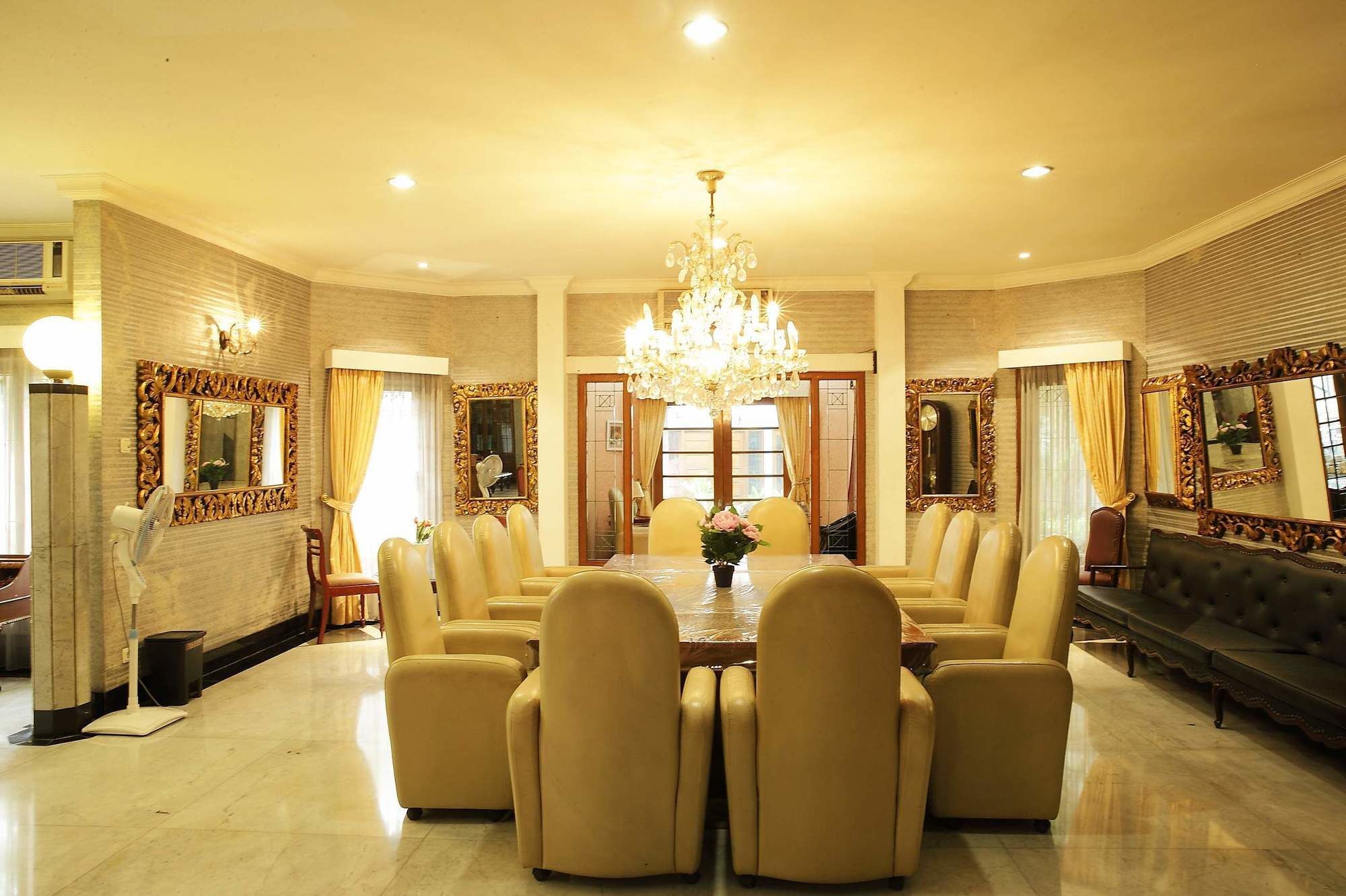 Arimbi Pejaten Suites Jakarta Ngoại thất bức ảnh